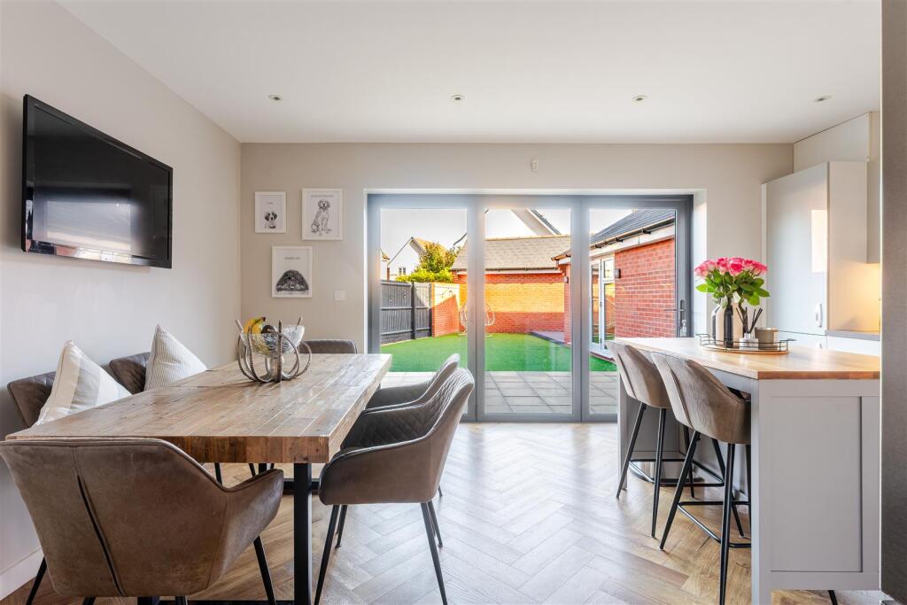 House in Yatton, Chestnut Park, North End - View 4