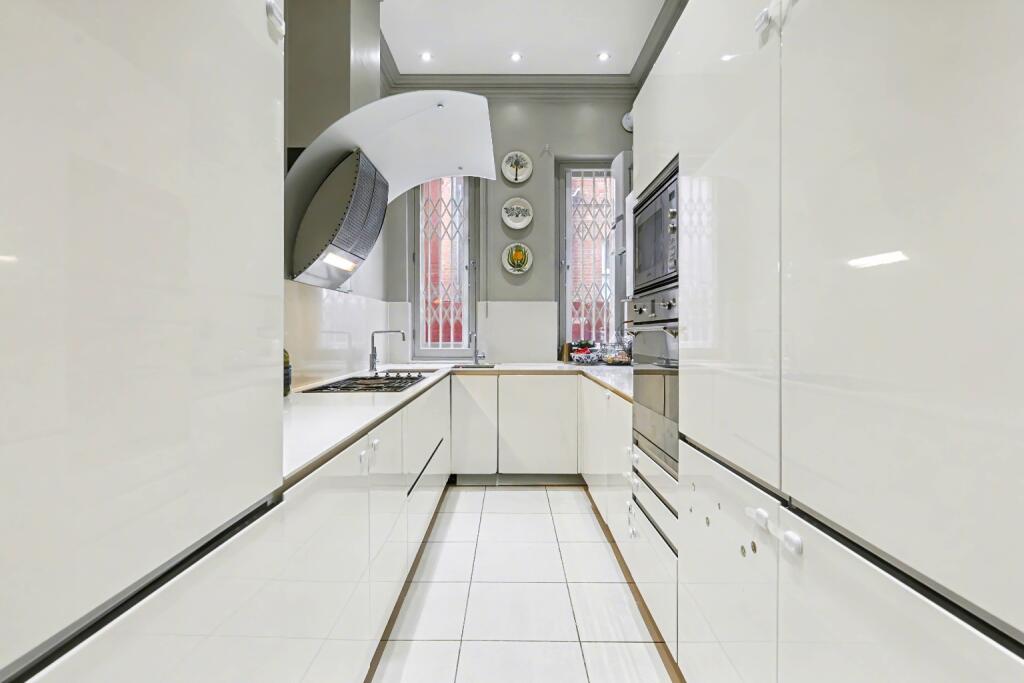 Grosvenor House, Finchley Road, Hampstead, London NW3 photo 3