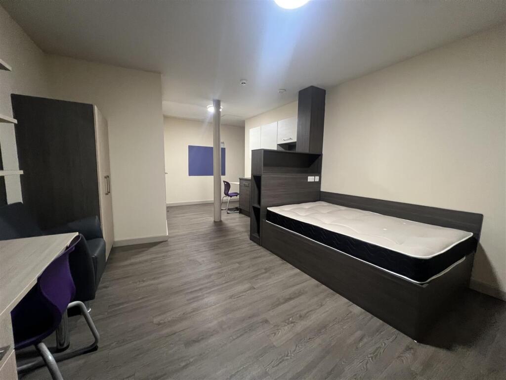 Main image of property: Hounds Gate, Nottingham