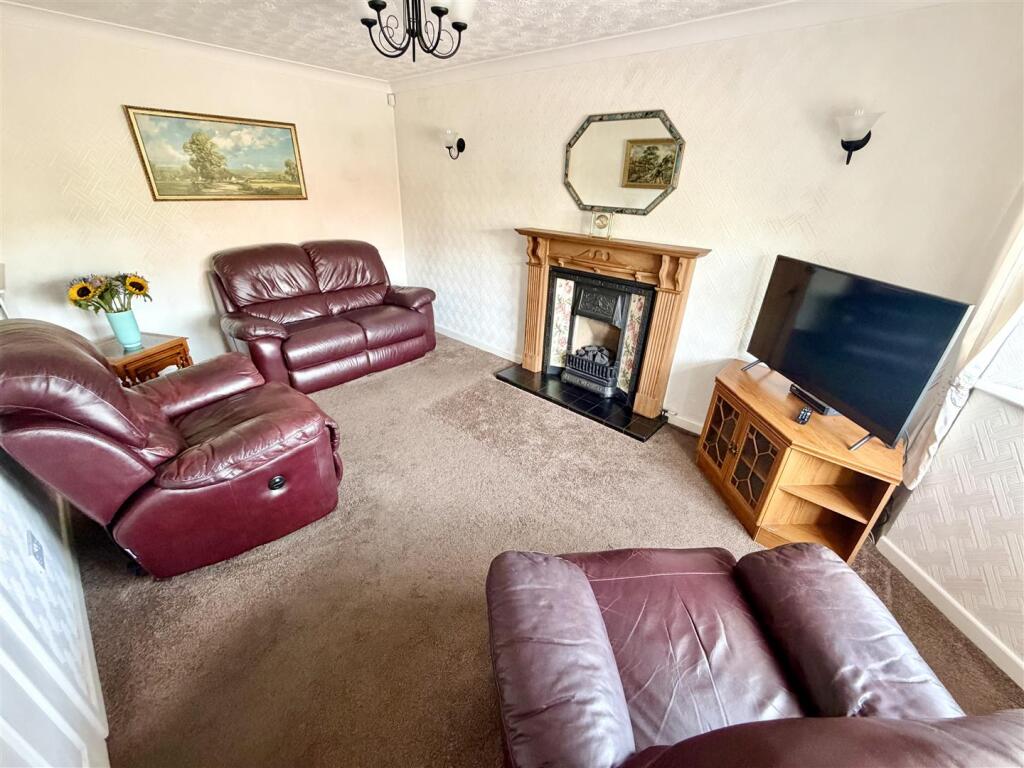 Millford Close, Hall Green, Birmingham photo 4