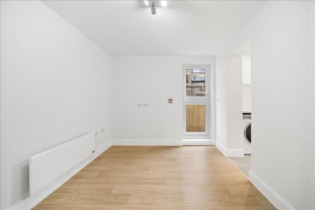 Apartment in London - View 5