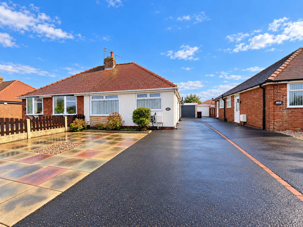 2-bed bungalow on North Drive,  Cleveleys, FY5, £210,000