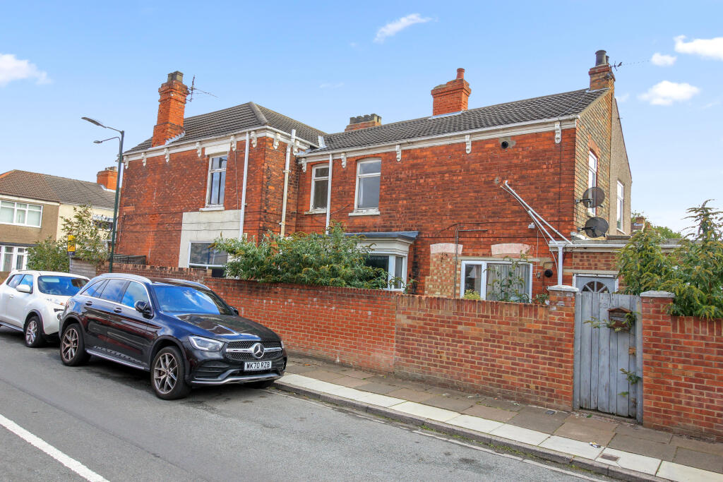 4-bed flat on 130 Brereton Avenue, Cleethorpes DN35 7RL, £45,000