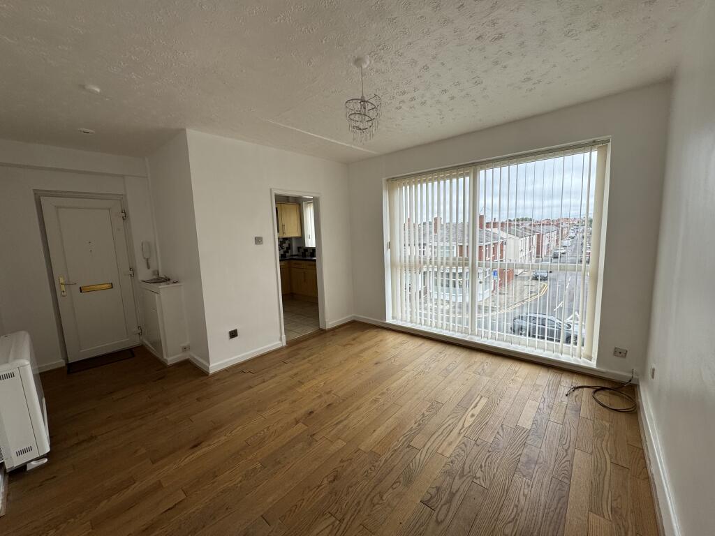 Flat 6, Manor Court, 76-78 Hawes Side Lane, Blackpool, Lancashire FY4 4BG photo 5