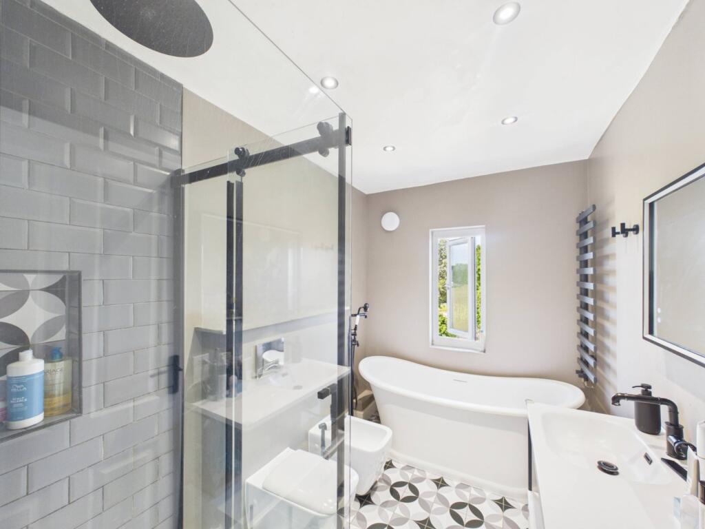 House in Eton Wick, New Town, Windsor and Maidenhead - More