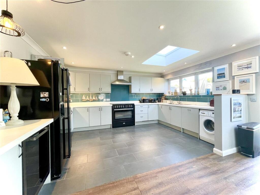 Lingwood Ave, Mudeford, Christchurch photo 3