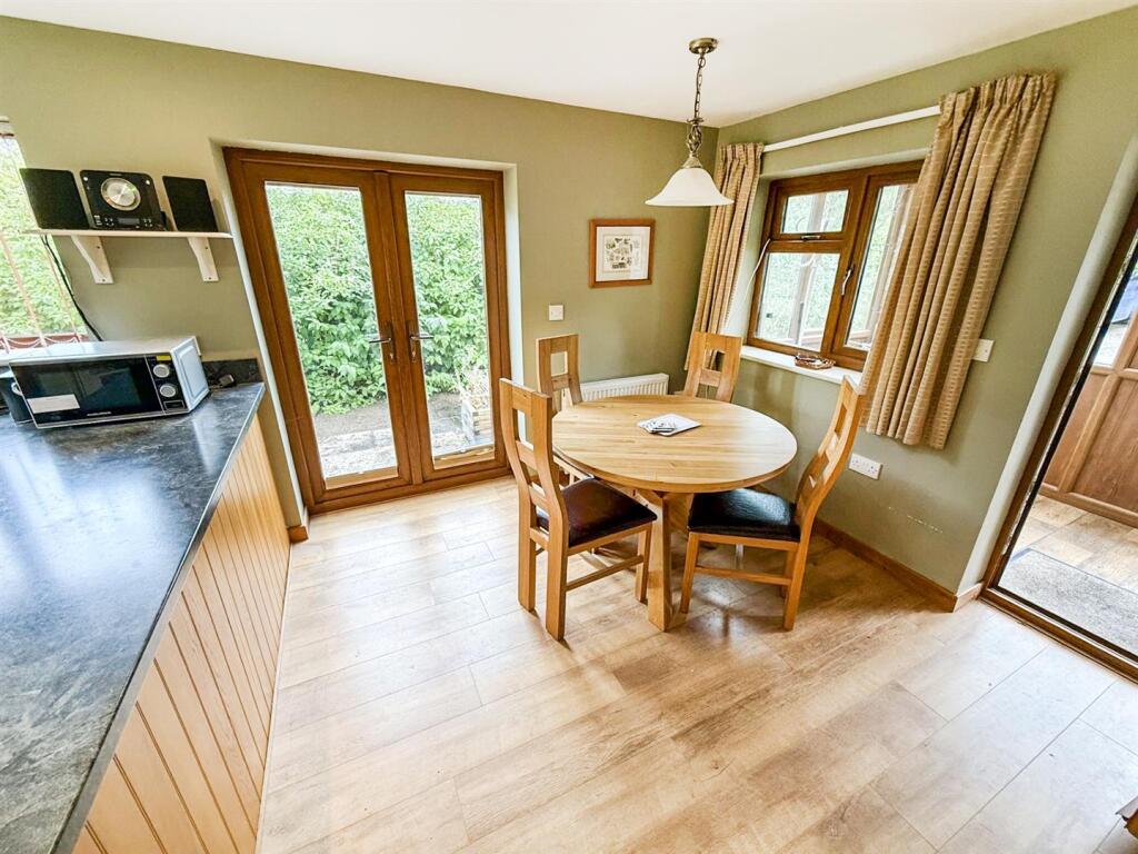 House in Llanrhaeadr-ym-Mochnant - More