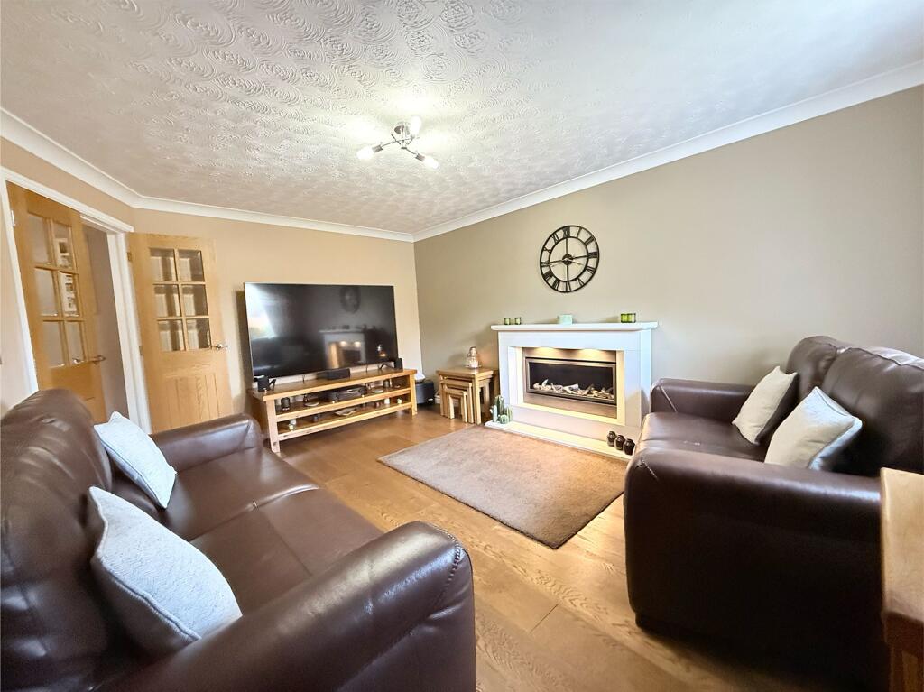Shuttle Eye Way, Grange Moor, WF4 photo 2