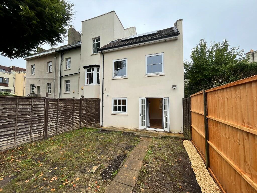 2 bedroom semi-detached house for rent