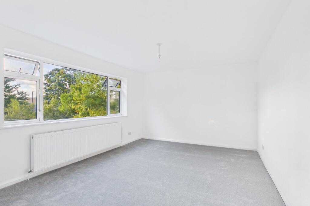 House in Maidenhead, Bray Wick - More