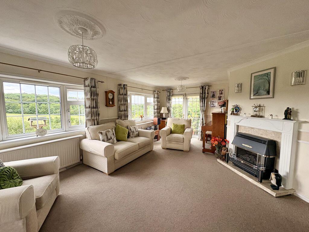 House in Hemel Hempstead, Wooburn - View 2