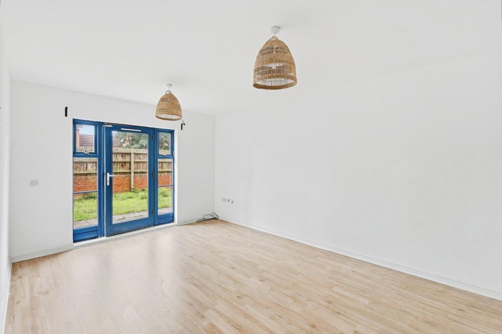 Apartment in Northampton, Far Cotton and Delapre - View 4