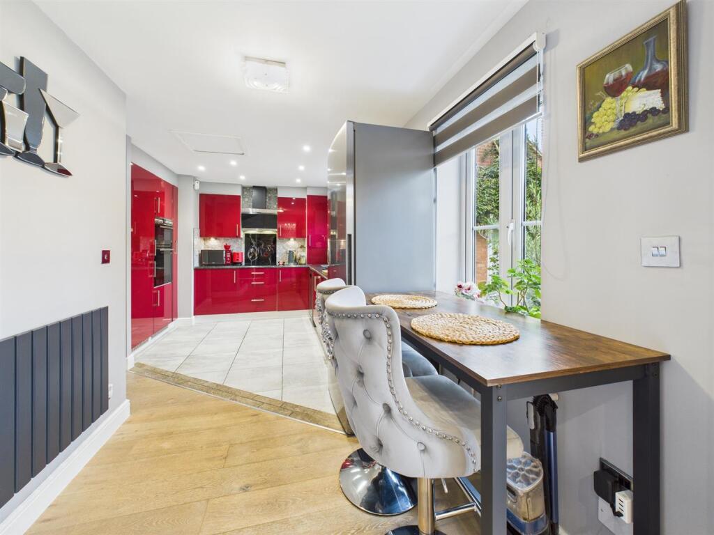 House in Aylesbury, Buckingham Park - View 5