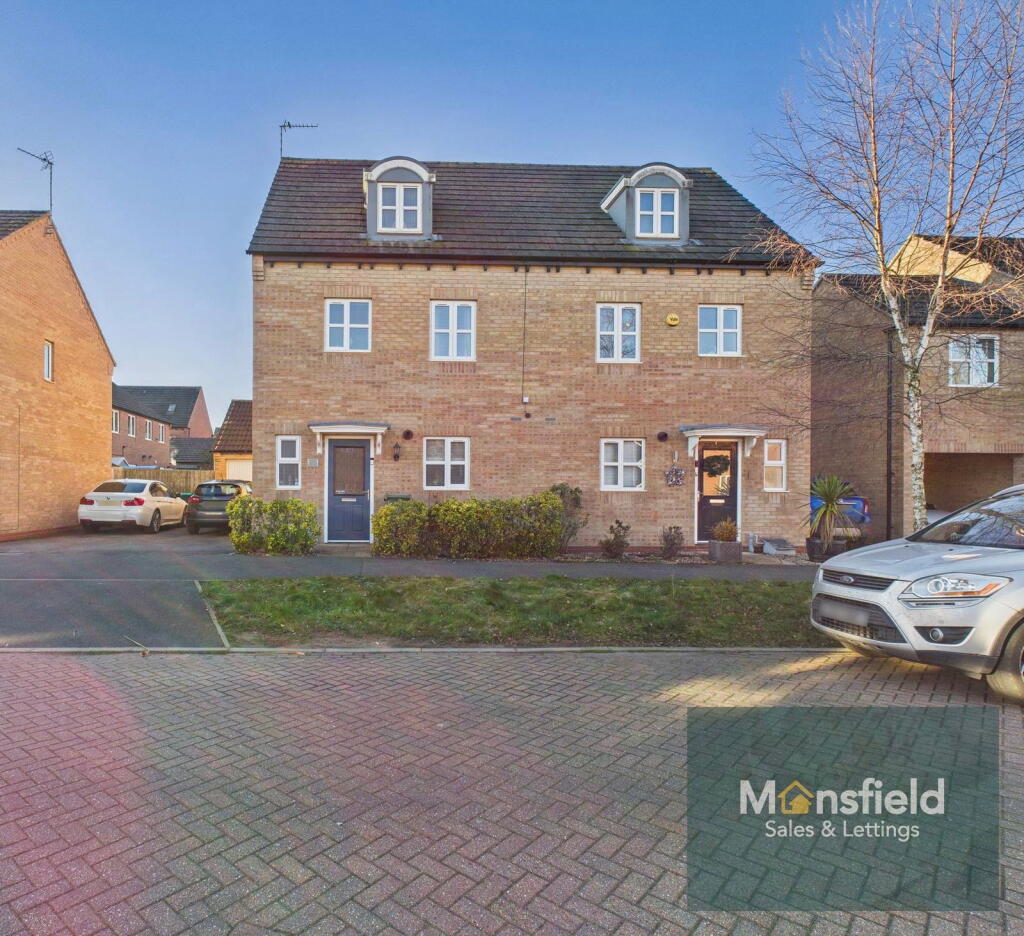 4-bed semi-detached on Ocean Drive, Warsop, Mansfield, NG20 0FD, £230,000