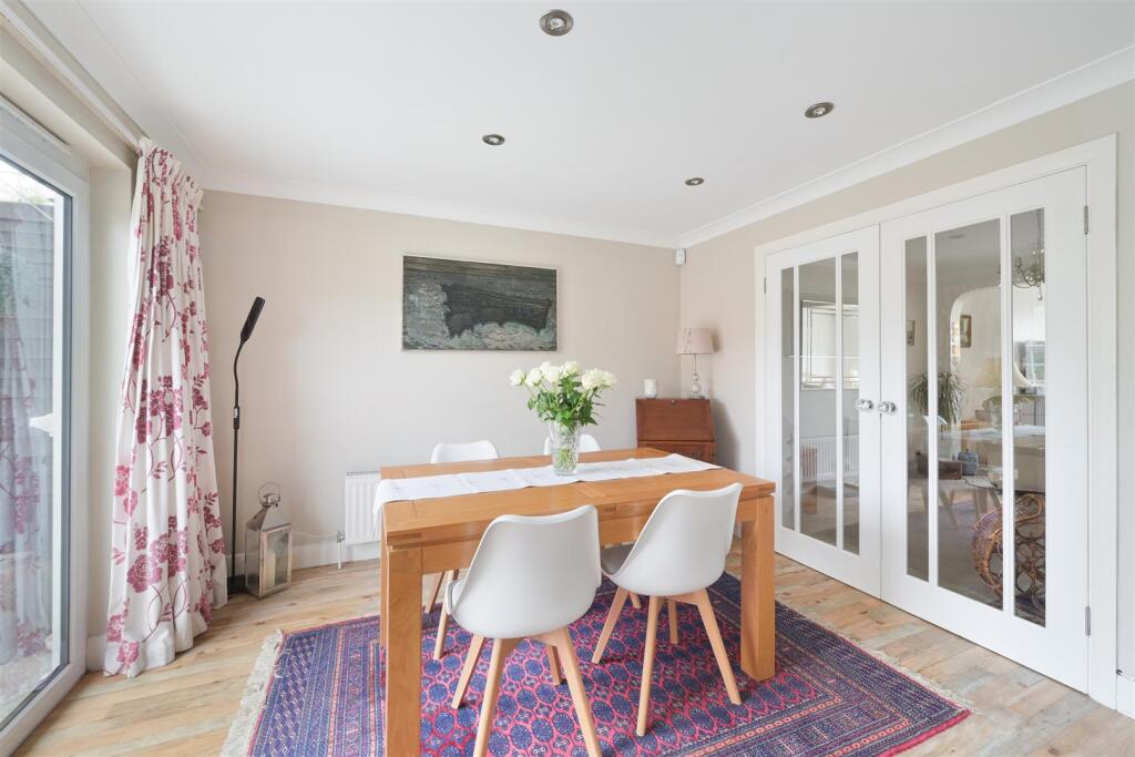 House in Sutton - View 4