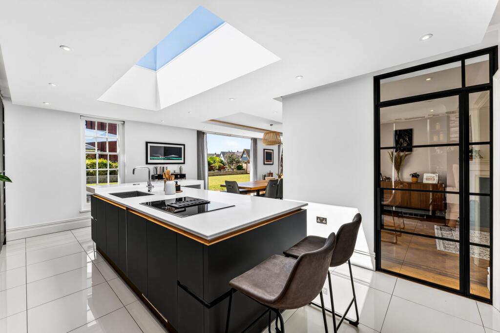 Westcliffe Road, Birkdale, PR8 - View 2