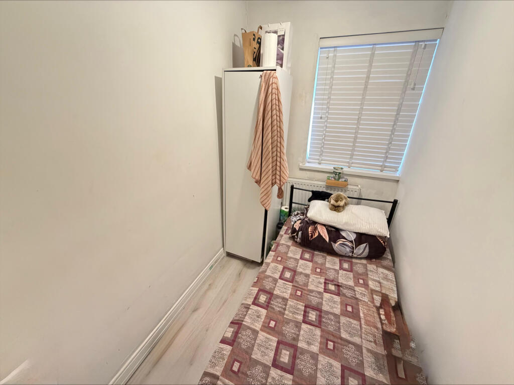 Apartment in Southall - View 4