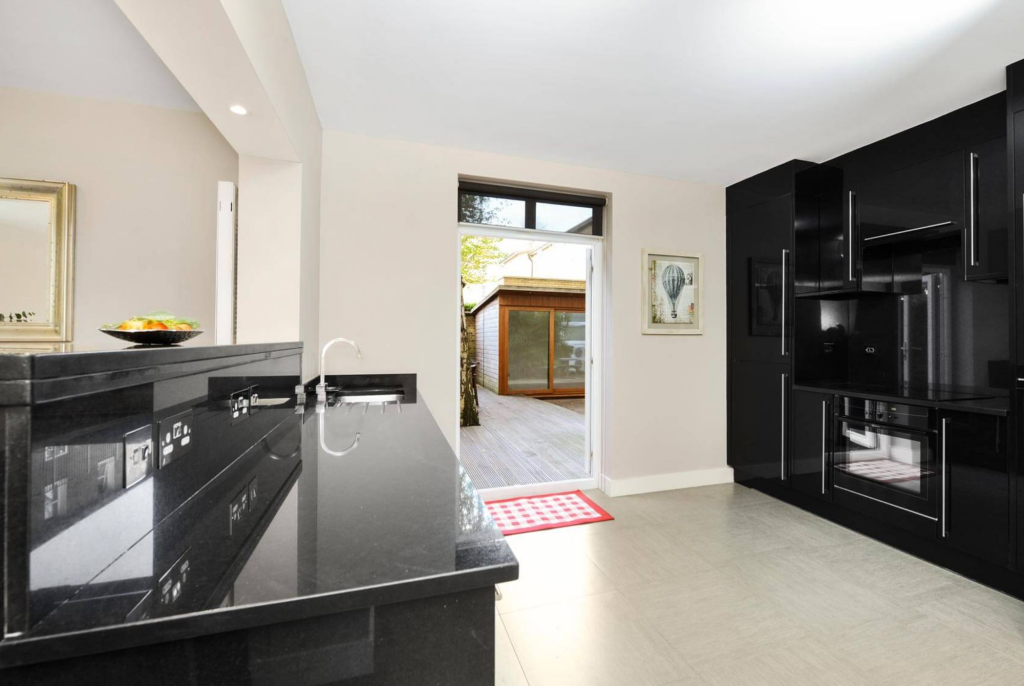 Apartment in London - View 2