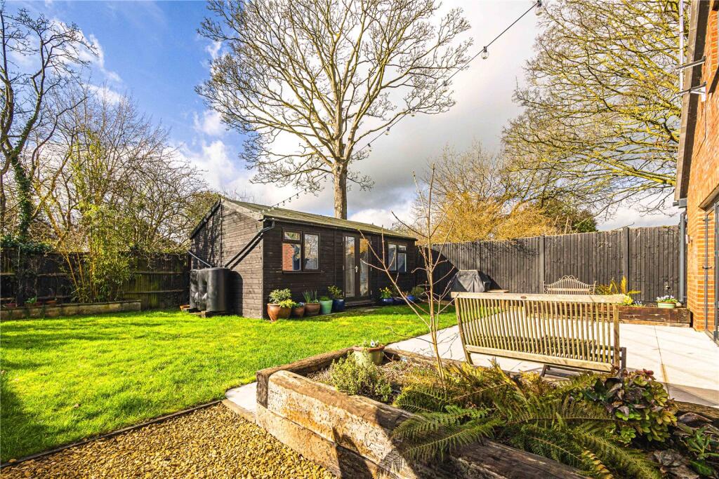 Dove House Close, Edlesborough, Buckinghamshire, LU6 photo 4