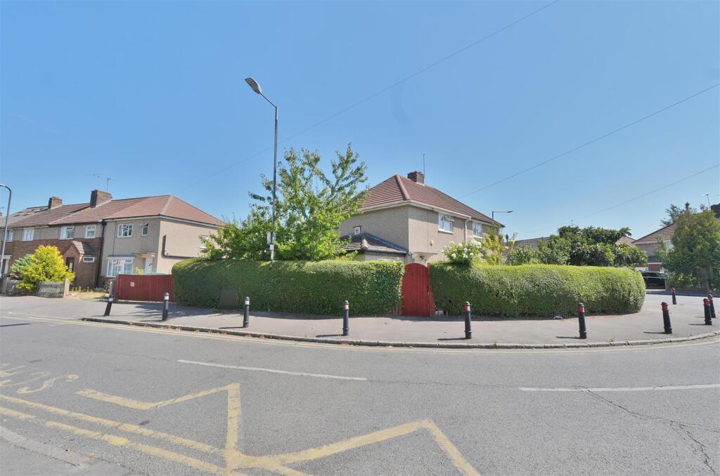 House in Slough - View 4