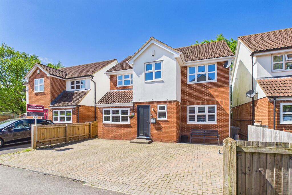 Main image of property: Family home in Clevedon near riverbank walks