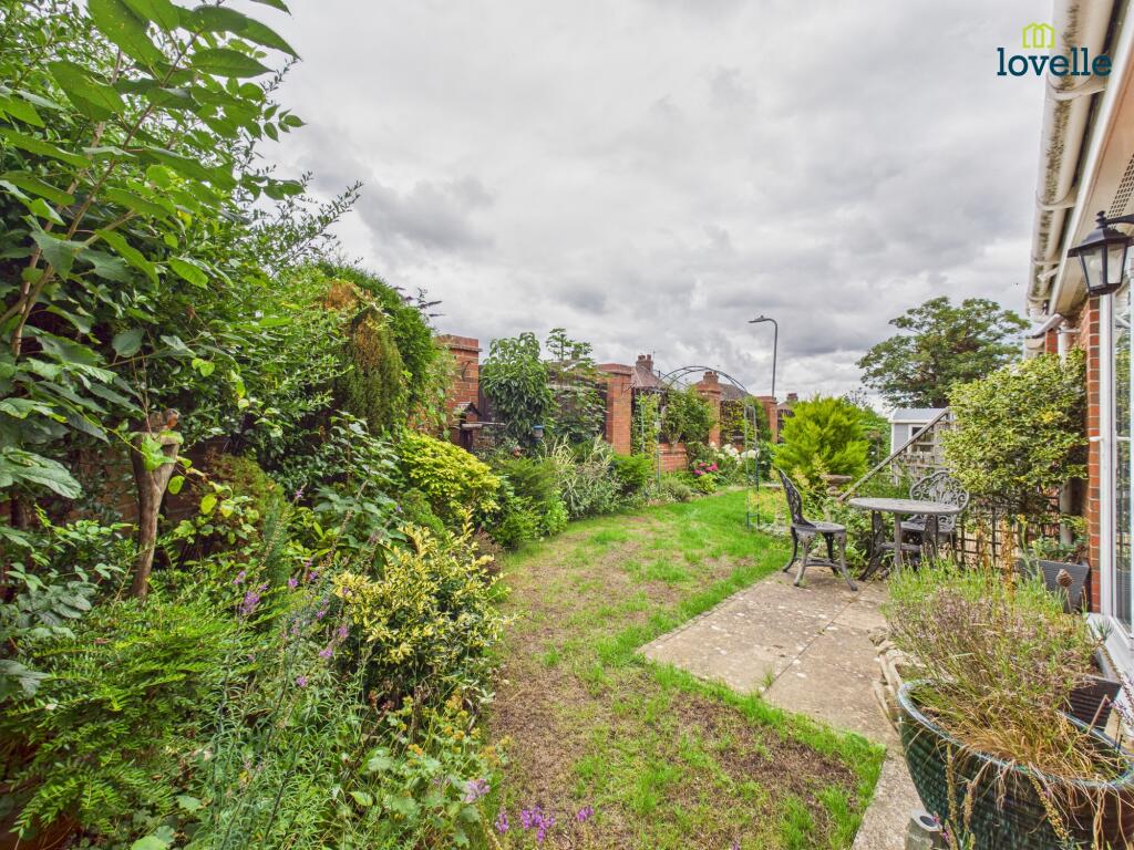 Cedar Close, Market Rasen, LN8 photo 2