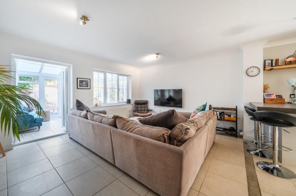 House in Chichester, Fishbourne - View 4