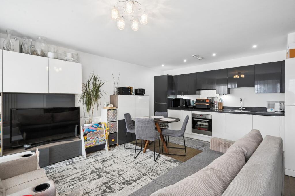 Apartment in Southall - View 2