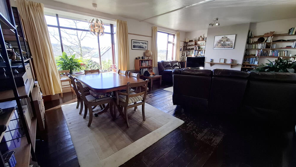 6 Abels Lane, Uppermill photo 4
