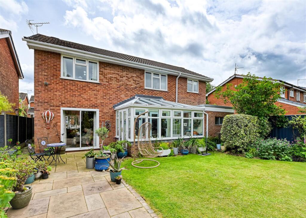26 Edge Hill Drive, Perton, Wolverhampton, WV6 7SW photo 3