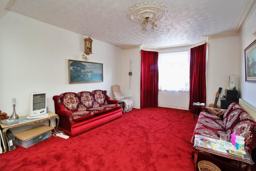 House in Rugby, Warwickshire - View 2