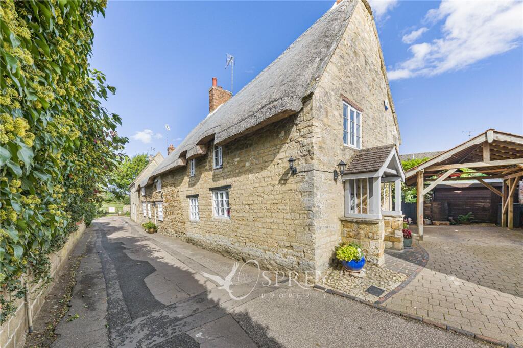 Meadow Lane, Denford, Northamptonshire, NN14 photo 4