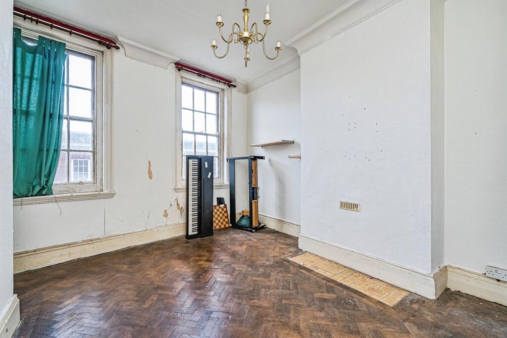 Apartment in Dudley, Paradise - More