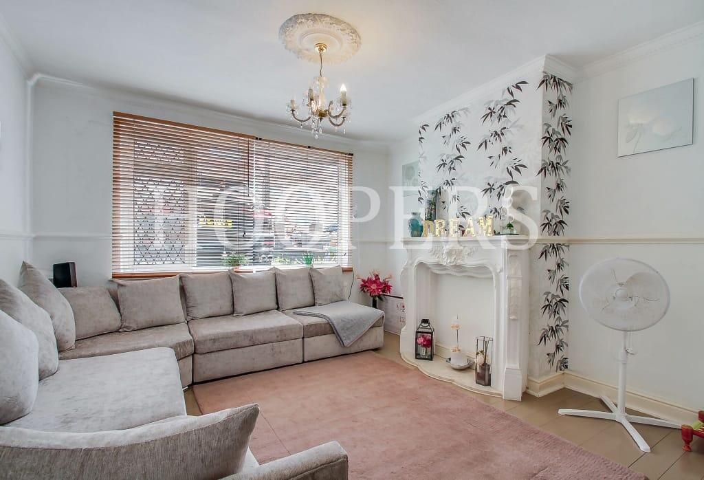 Review Road, London, NW2 photo 3