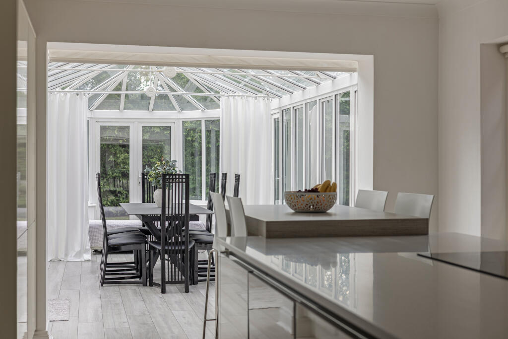 House in Horsham, Oakhill - More