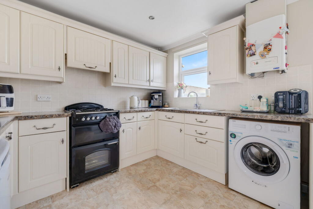 Suffolk Drive, Brierley Hill, DY5 photo 4