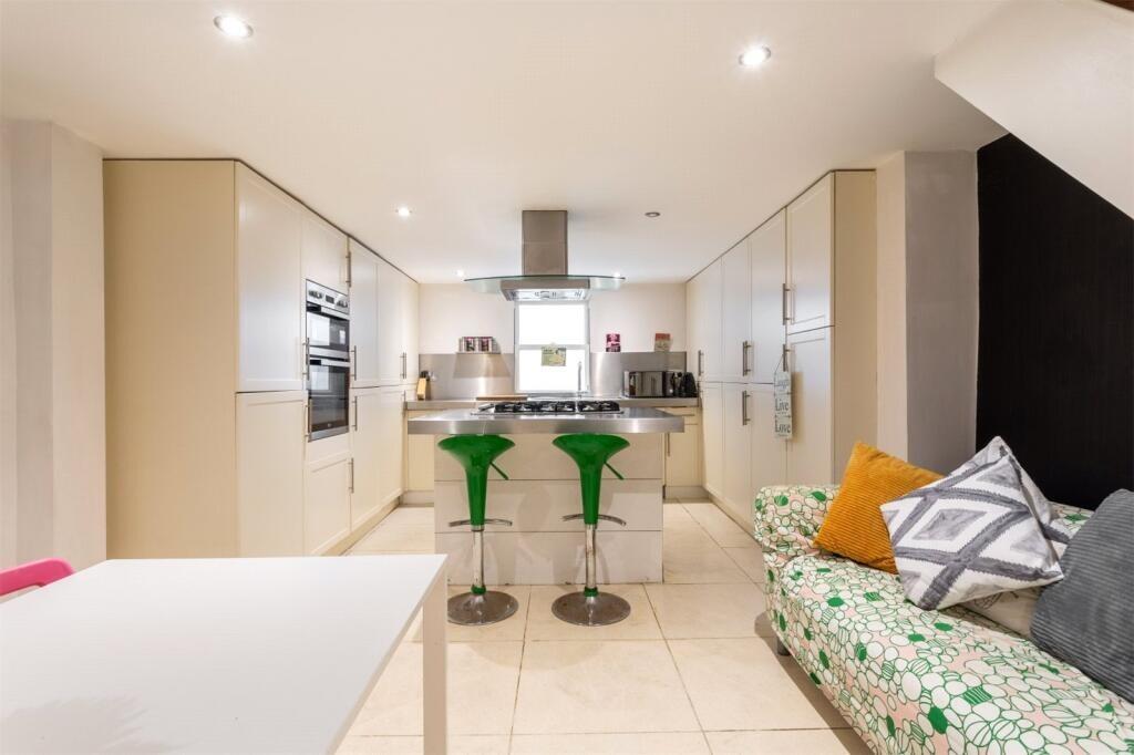 House in Brighton - View 4