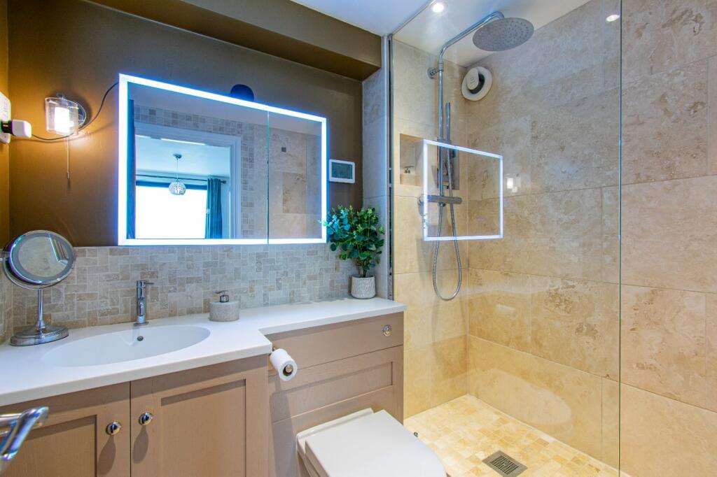 Apartment in Swindon - More