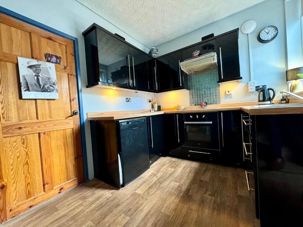 Cedar Grove, Redcar, North Yorkshire, TS10 photo 4