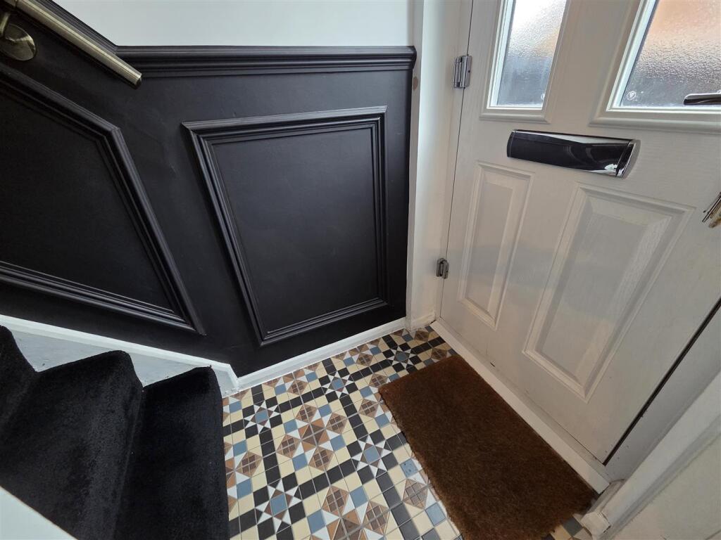 House in Mansfield, Nottinghamshire - View 5