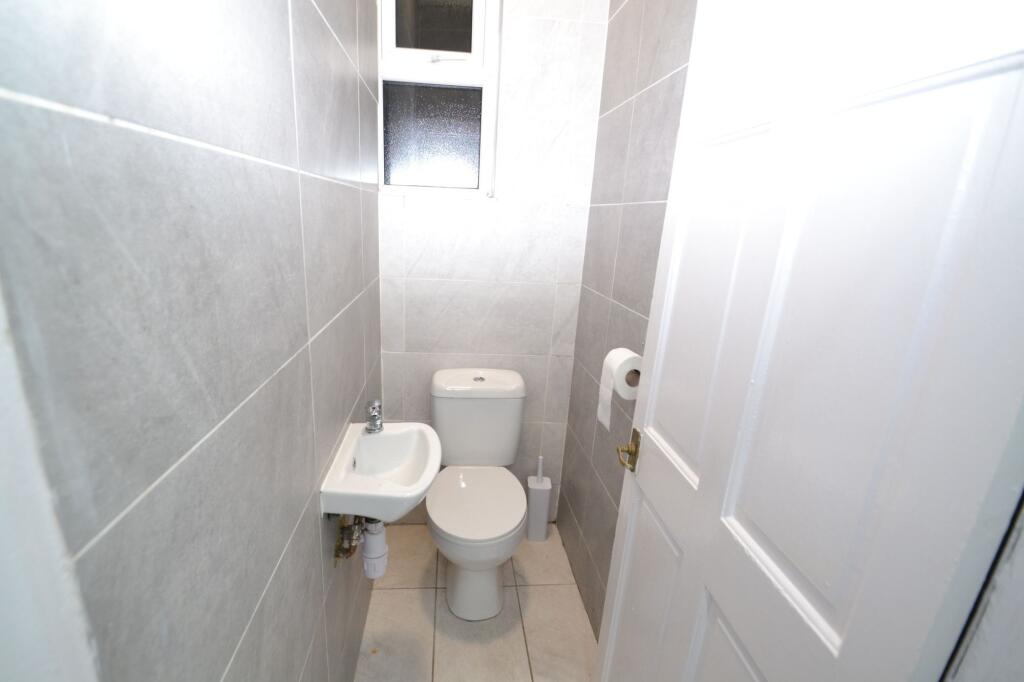 2 bedroom house share for rent