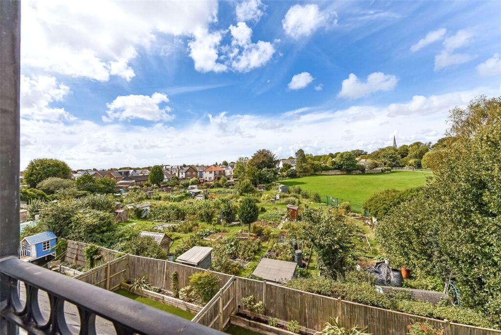 Ormonde Avenue, Chichester, West Sussex, PO19 photo 2