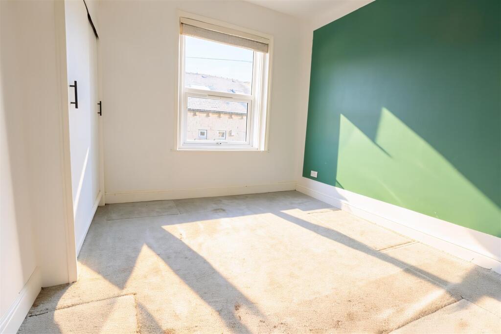 House in Halifax, Hullenedge, West Vale - More