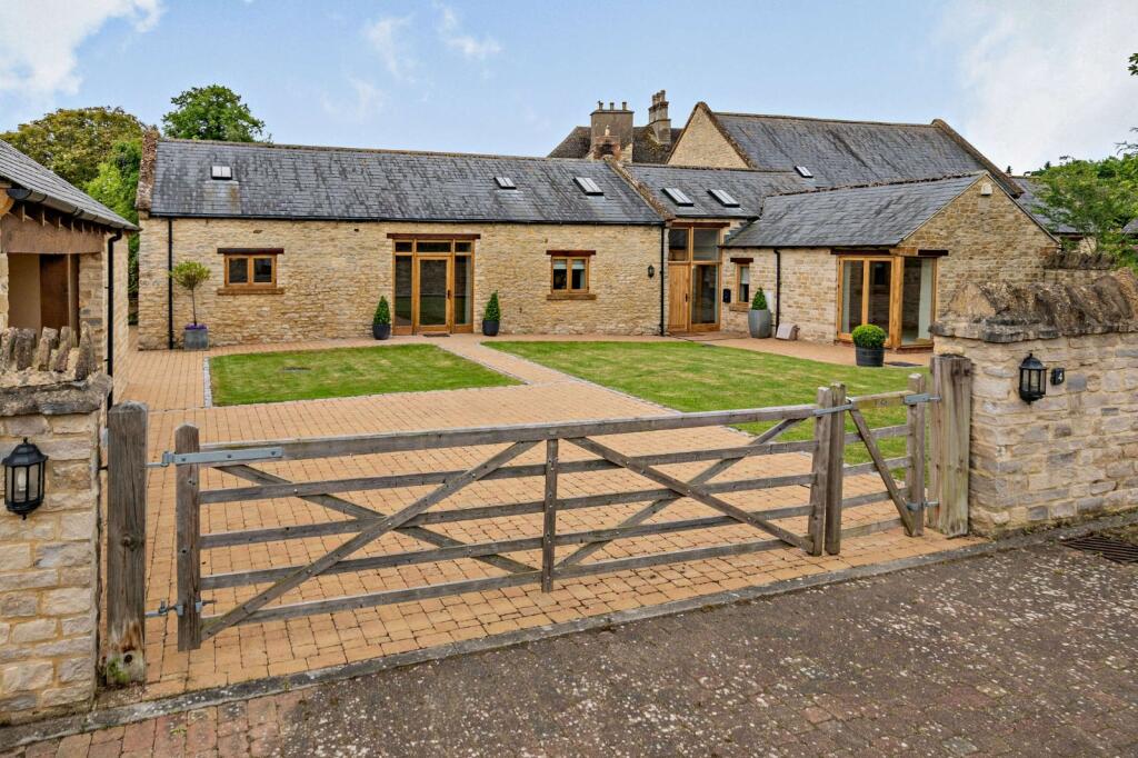 Main image of property: Hall Farm Paddocks, Spring Hill Road, Begbroke, Oxfordshire