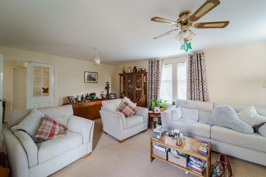 Pennard Close, Great Denham, Bedford photo 4