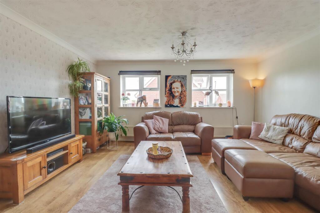 House in Basildon, Wickford - View 4
