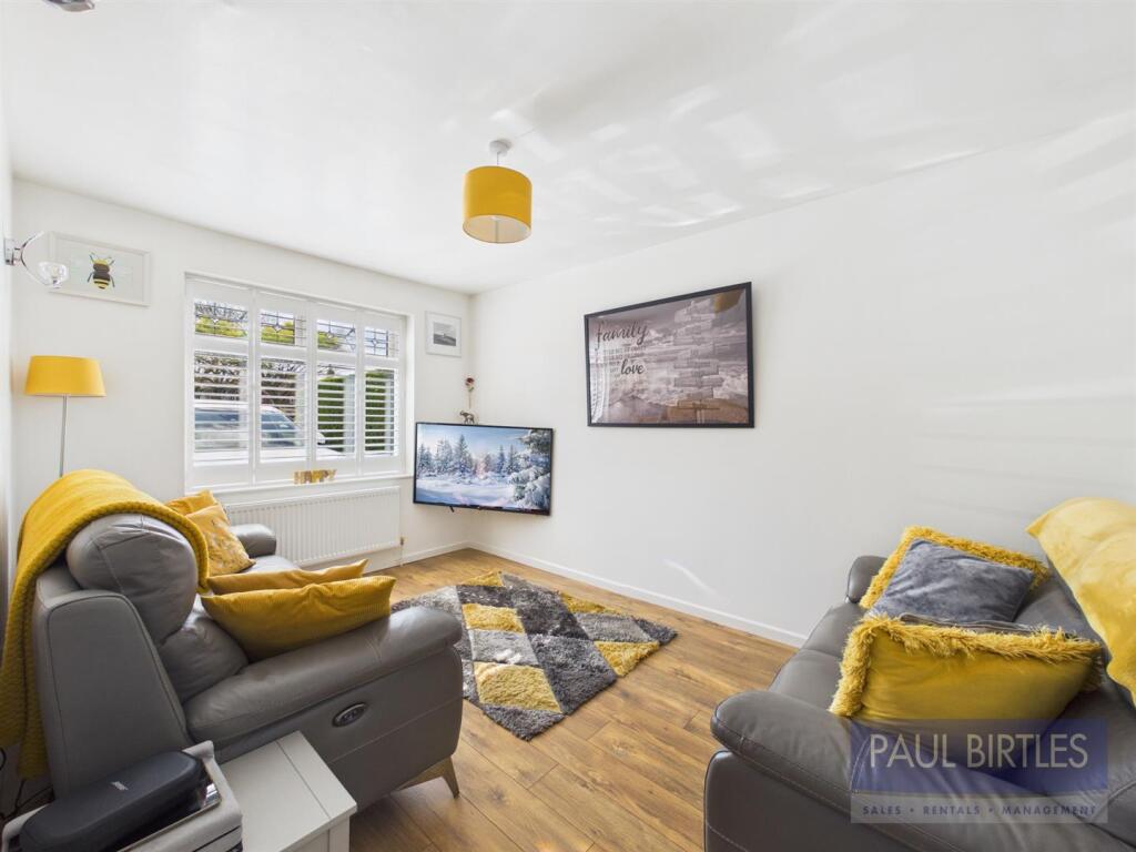 Balmoral Avenue, Flixton, Trafford, M41 9DU - Więcej