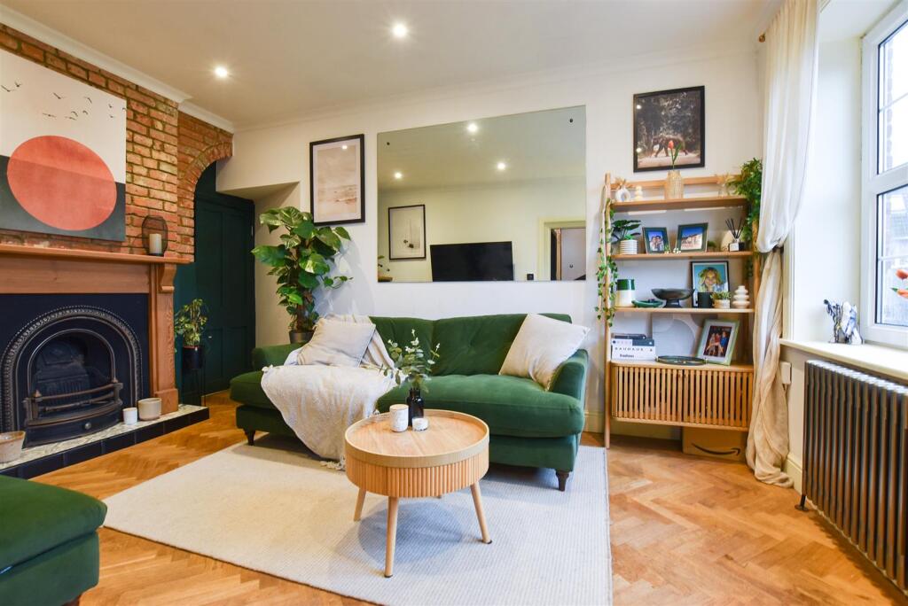 House in Wateringbury, Nettlestead Place, Nettlestead - View 2
