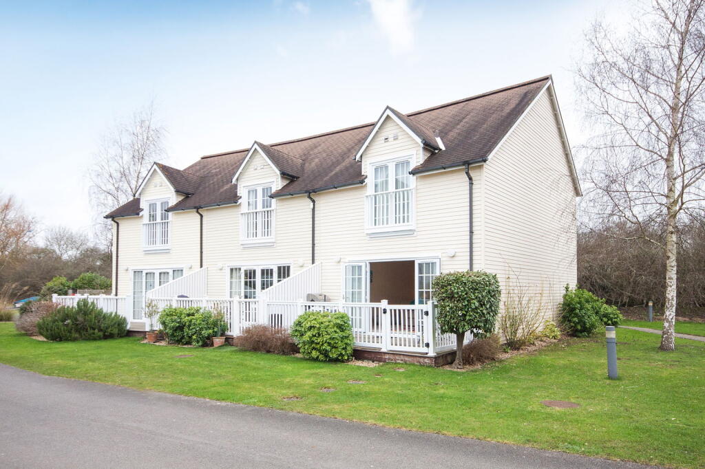 Main image of property: 62 Windrush Lake, Isis and Windrush Lakes