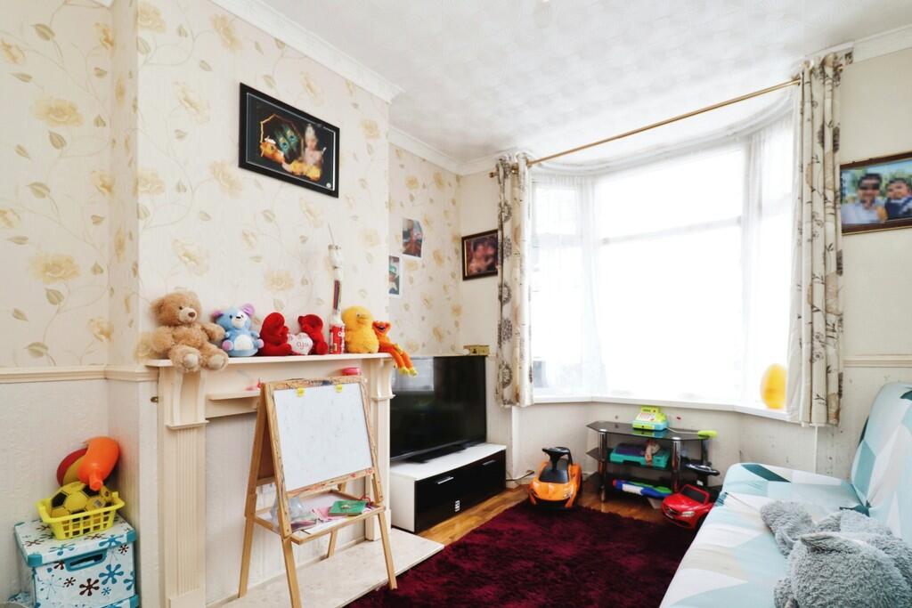 House in Rugby, Warwickshire - View 3